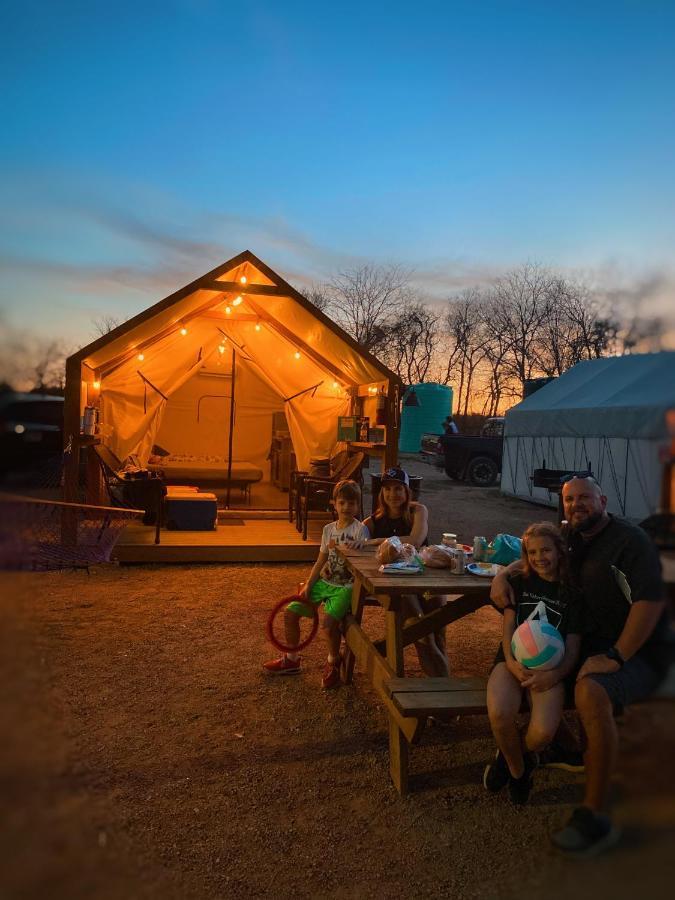 Son'S Blue River Camp Glamping Cabin #12 Swimming, Fishing, Tubing, And More! Kingsbury Exteriér fotografie